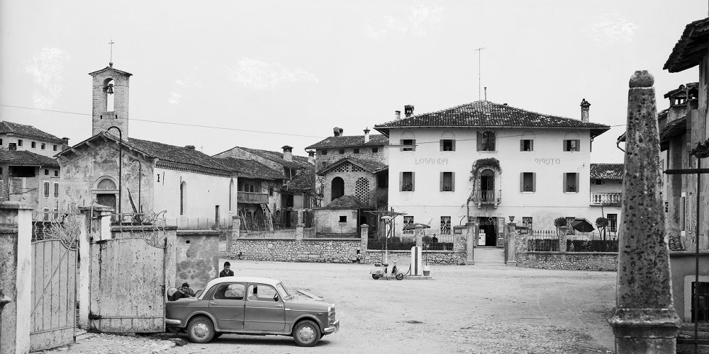 Aldo Segale, la piazza di Valeriano , 1962